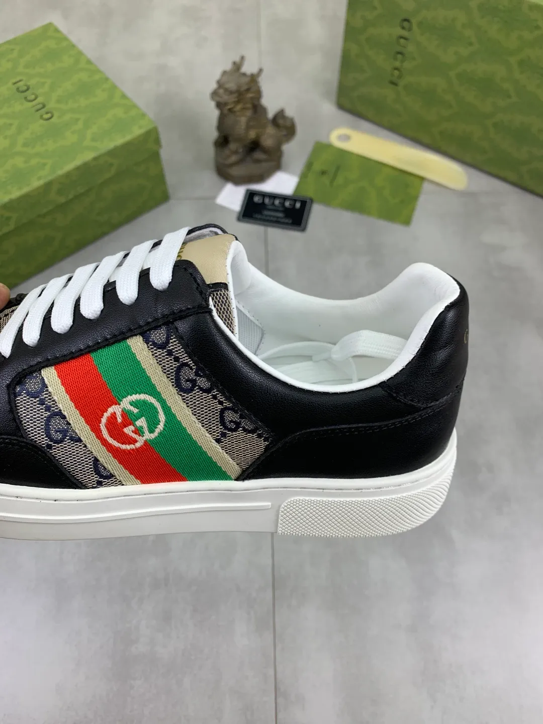 Men's shoes 💰P420 💰[New style]🆘 The latest model from Gucci GUCCI official website🎁Classic casual and fashionable men's shoes👟Best model💥The style is simple and elegant, exclusive for trendy men. Unique official website latest brand elements👑Gucci original decoration, fashionable and generous, original soft calfskin fabric➕Comfortable soft first-layer pigskin lining ✅The official website specifies wear-resistant casual outsole, the classic model is photographed in real life🎬Color: 2️⃣colors available😍Number of codes: 38-44